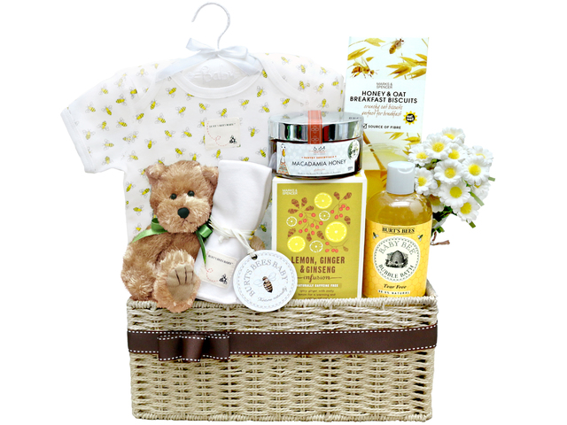 https://www.givegift.com.hk/images/New-Born-Baby-Gift/640x480/Baby-Gift-Basket-z21~PIC36668780_v3.jpg